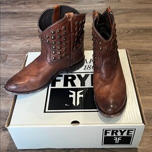Frye Women’s Studded Tan Leather Western Boots